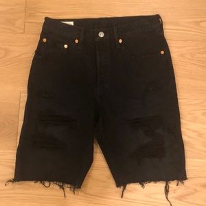 Levi’s 501 mid thigh shorts *new*